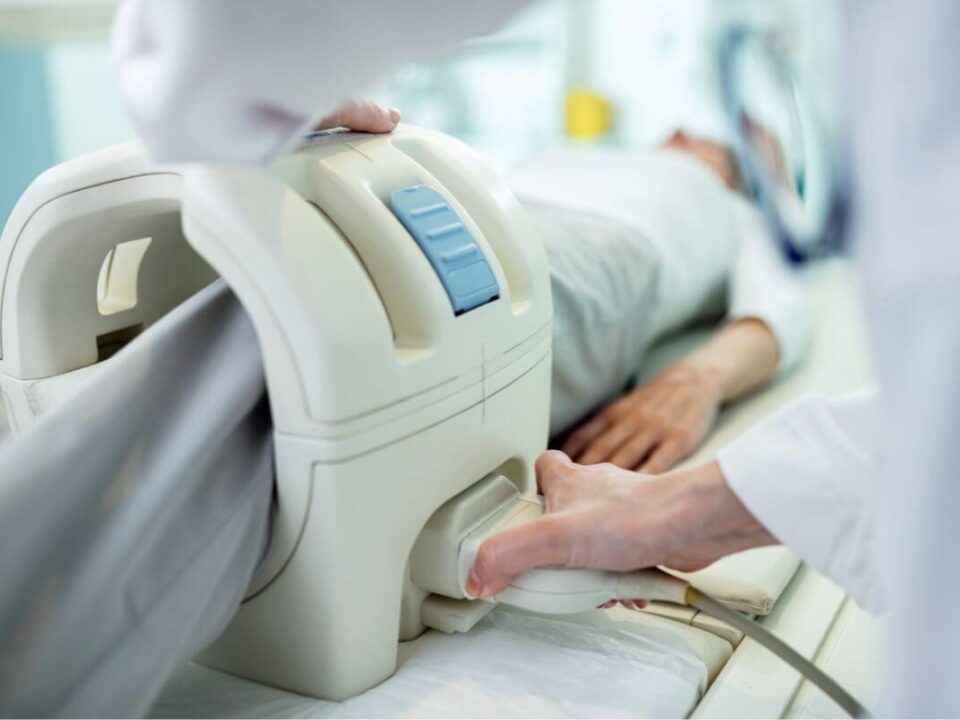 A térd MR vizsgálat számos esetben javasolt, amikor a térdízületben fellépő problémák pontos diagnózisára van szükség