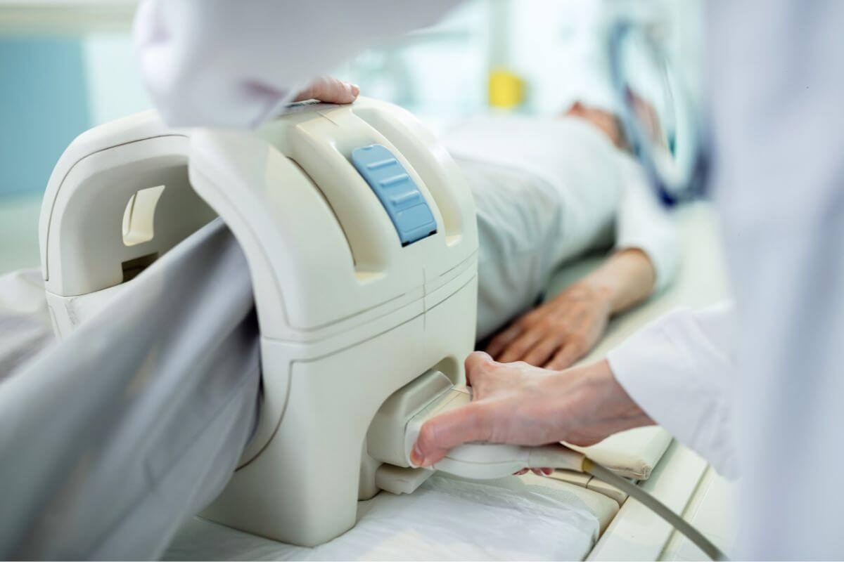 A térd MR vizsgálat számos esetben javasolt, amikor a térdízületben fellépő problémák pontos diagnózisára van szükség