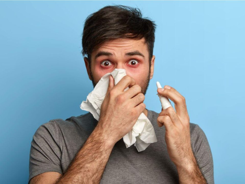 Rhinitis tünetei: orrdugulással és tüsszögés