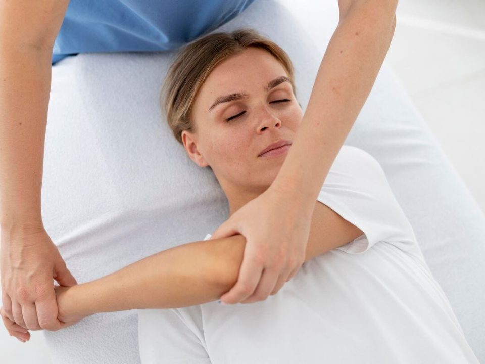 A manuálterápia során tudományosan megalapozott, orvosi háttérrel rendelkező módszereket alkalmaznak