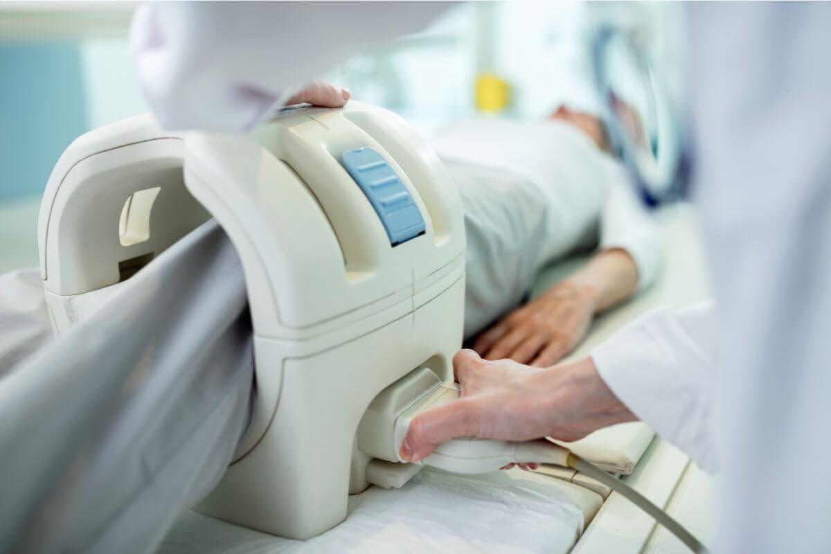 Az MR vizsgálat a klausztrofóbiával küzdő betegeknek nehézségeket okozhat