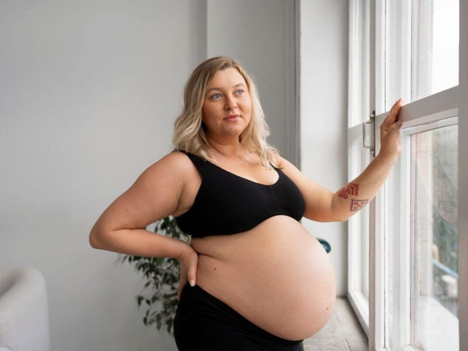 A túlsúly és a meddőség közötti összefüggés egyre több pár életét érinti, hiszen az elhízás hormonális és anyagcsere-hatásai csökkenthetik a fogantatás esélyét.