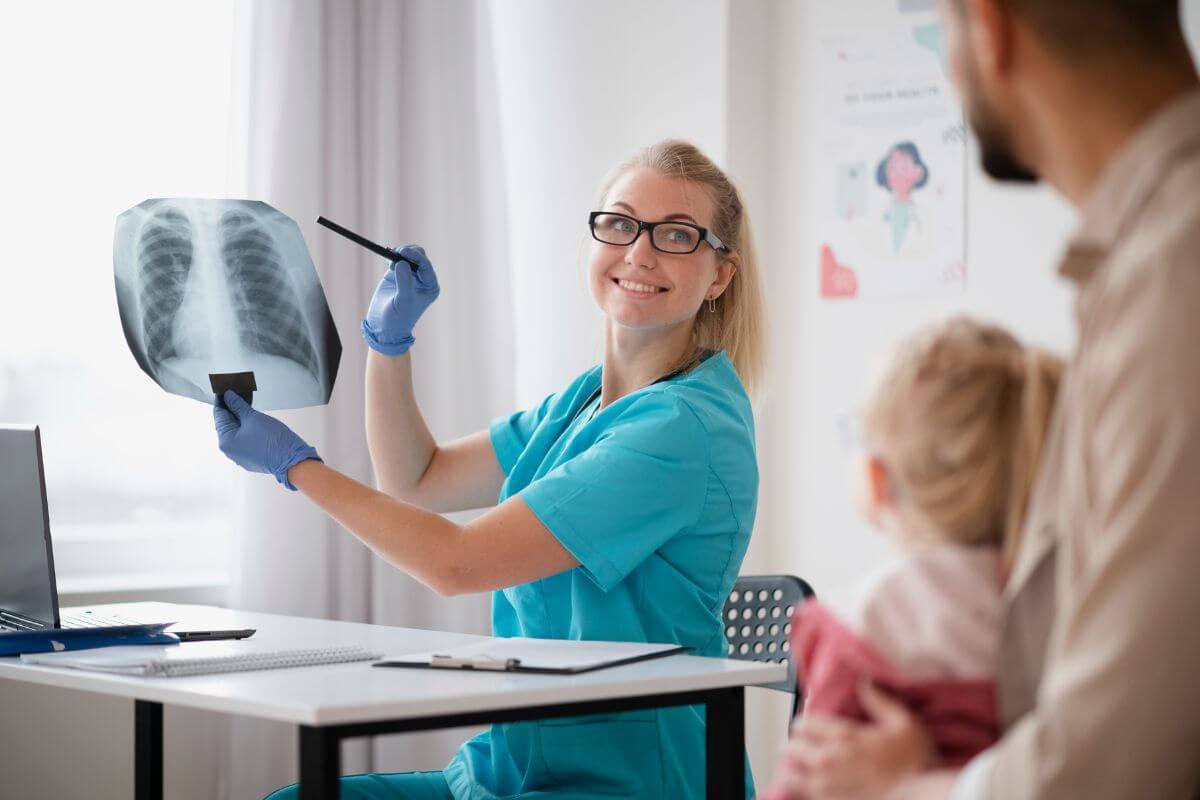 A légzésfunkciós vizsgálat és a spirometria segít objektíven felmérni a tüdő működését, a légáramlást és az esetleges légúti szűkületet.