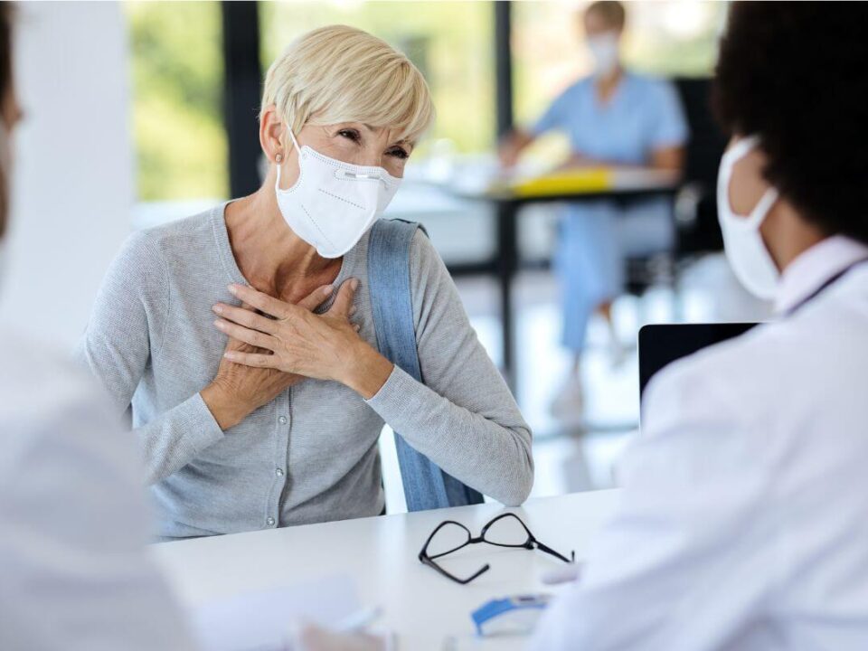 A COPD tartós légzőszervi betegség, amely fokozatosan romló köhögéssel, nehézlégzéssel és terhelhetőség-csökkenéssel járhat, ezért a korai tünetek felismerése és kivizsgálása különösen fontos.