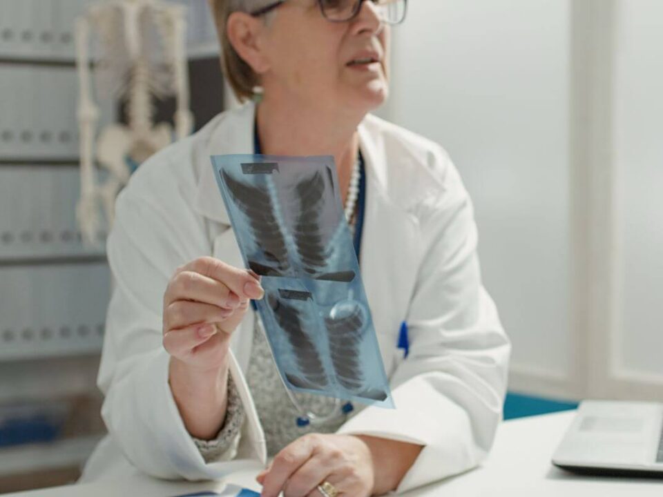A pulmonológiai szűrés panaszmentesen is fontos lehet, ha fennállnak olyan kockázati tényezők, amelyek hosszabb távon befolyásolhatják a tüdő és a légutak állapotát.