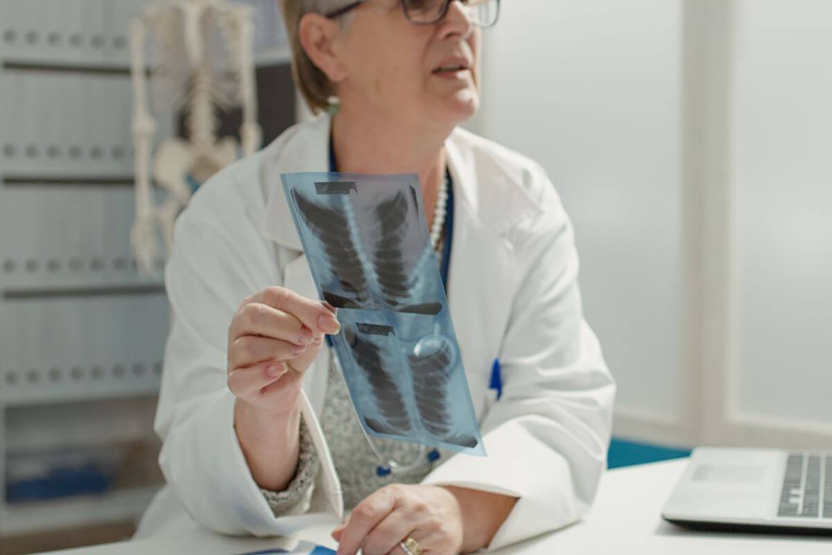 A pulmonológiai szűrés panaszmentesen is fontos lehet, ha fennállnak olyan kockázati tényezők, amelyek hosszabb távon befolyásolhatják a tüdő és a légutak állapotát.