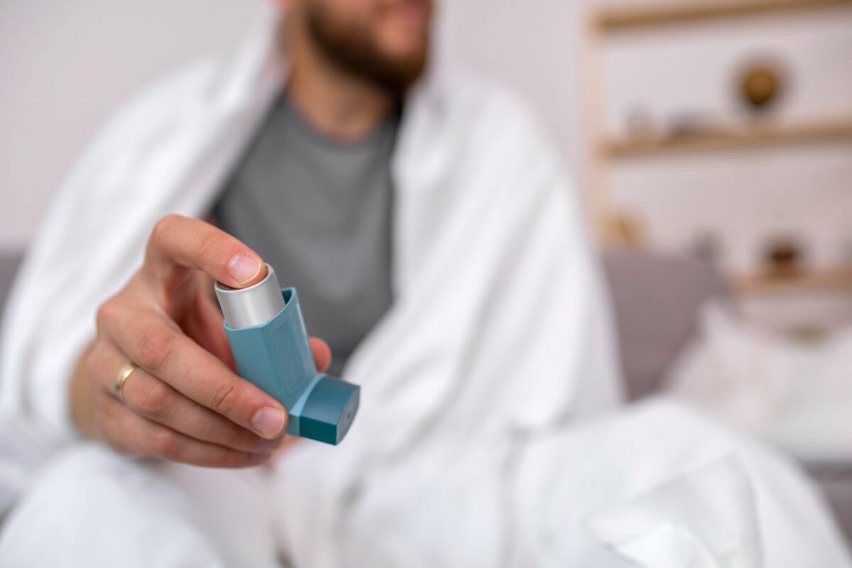 A sípoló légzés hátterében többféle légúti probléma állhat, ezért visszatérő panasz esetén fontos a pontos pulmonológiai kivizsgálás.