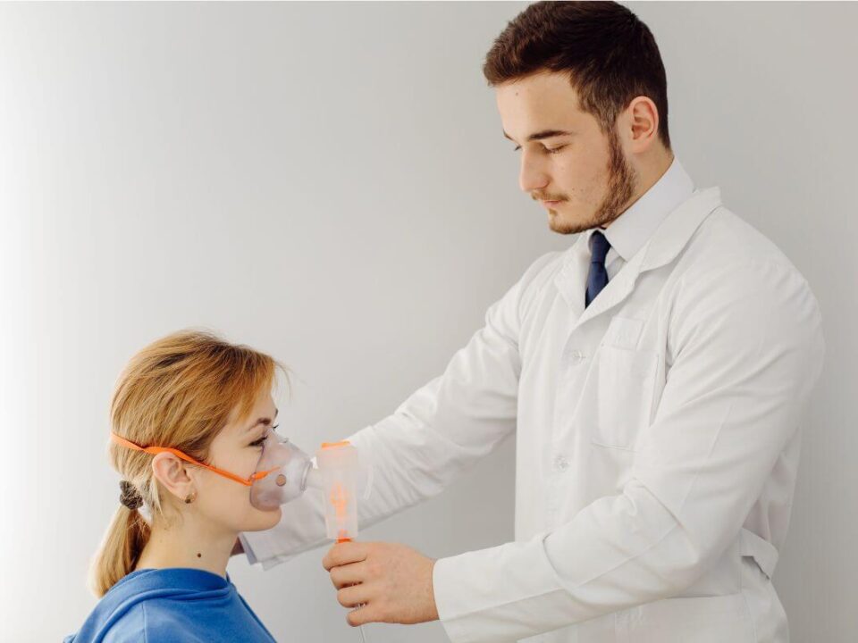 A spirometria vizsgálat segít pontosabb képet kapni a tüdő működéséről, ezért fontos szerepe lehet a tartós köhögés, fulladás, asztma vagy COPD kivizsgálásában.
