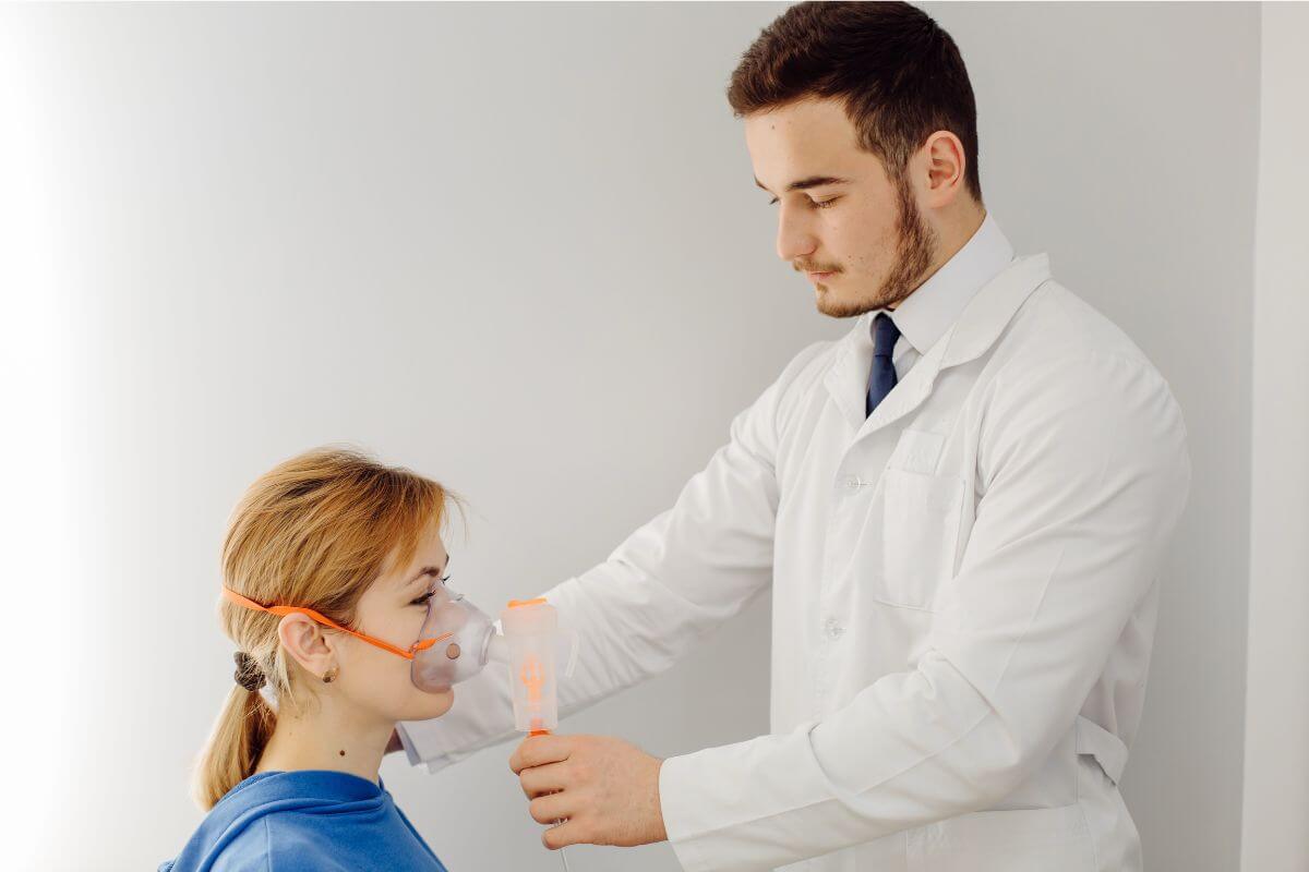 A spirometria vizsgálat segít pontosabb képet kapni a tüdő működéséről, ezért fontos szerepe lehet a tartós köhögés, fulladás, asztma vagy COPD kivizsgálásában.