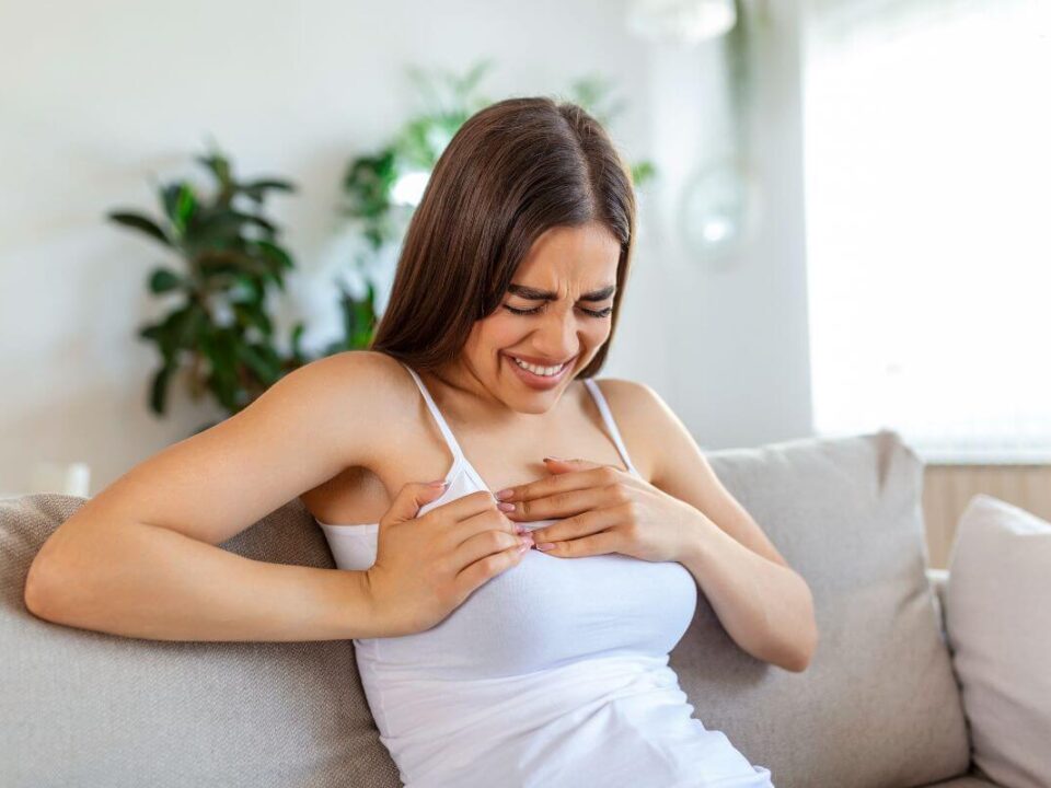 A mellkasi szorítás és nehézlégzés hátterében többféle ok állhat, ezért tartós vagy visszatérő panasz esetén érdemes célzott pulmonológiai kivizsgálást kérni.