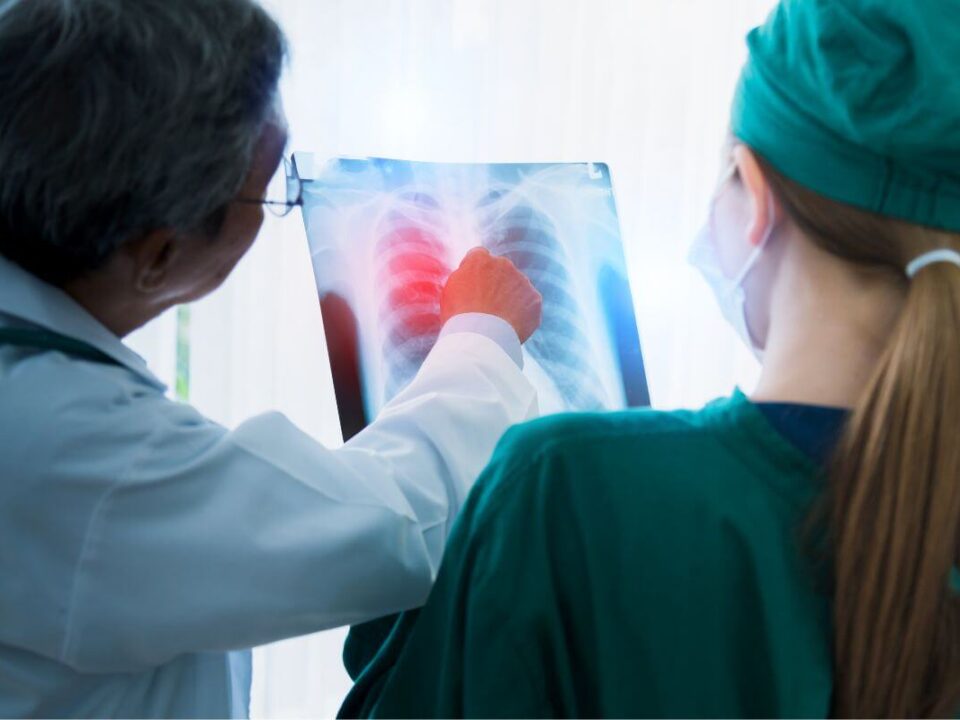 A tüdőtágulás / emfizéma tartós légzőszervi állapot, amely időben felismerve célzott kezeléssel és pulmonológiai gondozással jól követhető.